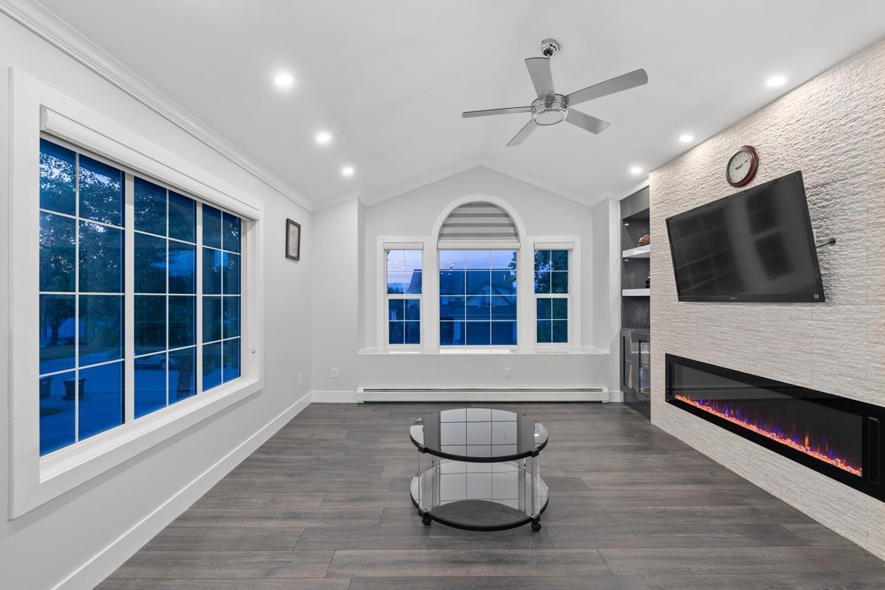 31626 Harmony Court, Abbotsford, British Columbia  V2T 6S7 - Photo 2 - R3060151