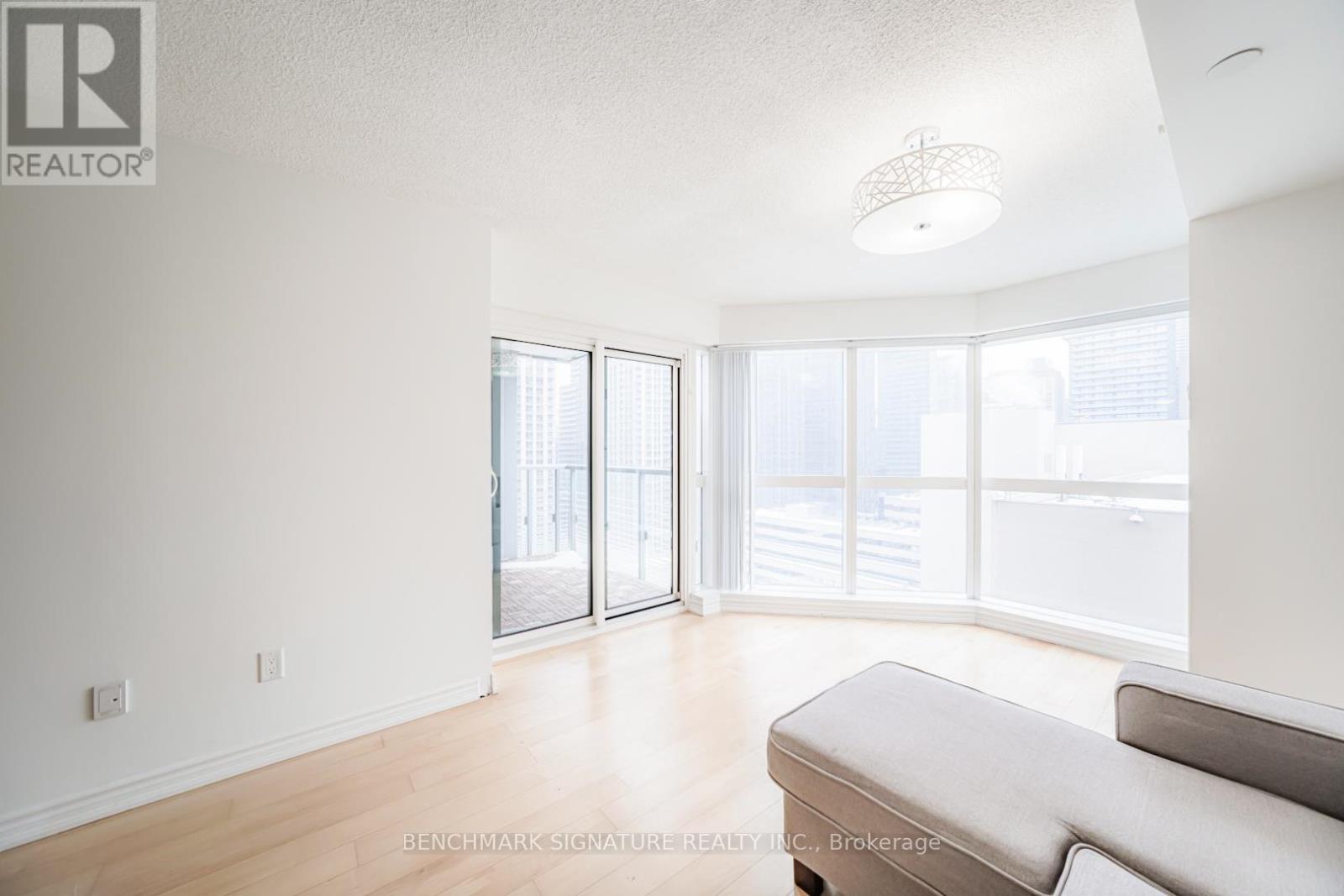 1416 - 386 Yonge Street, Toronto, Ontario  M5B 0A5 - Photo 16 - C12551562