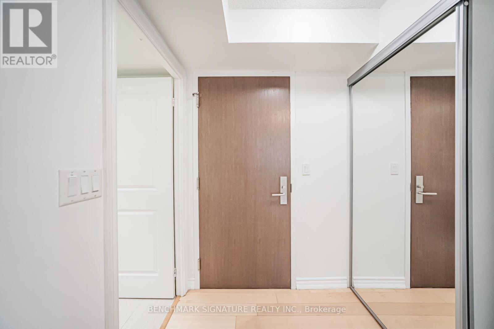 1416 - 386 Yonge Street, Toronto, Ontario  M5B 0A5 - Photo 3 - C12551562