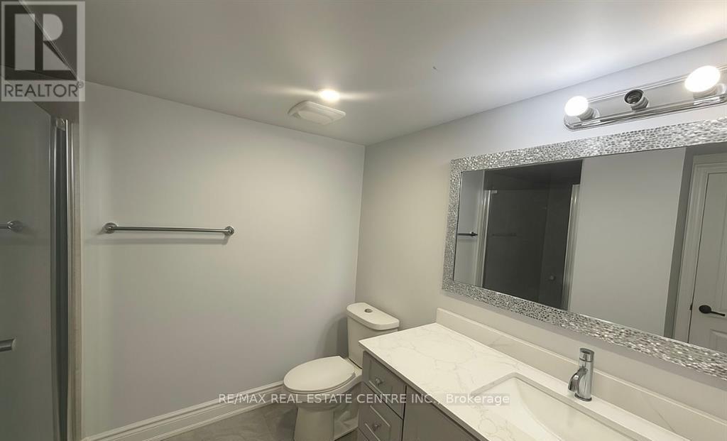 Legal Basement Unit - 1390 Conliffe Court, Mississauga, Ontario  L5C 1R3 - Photo 15 - W12650914