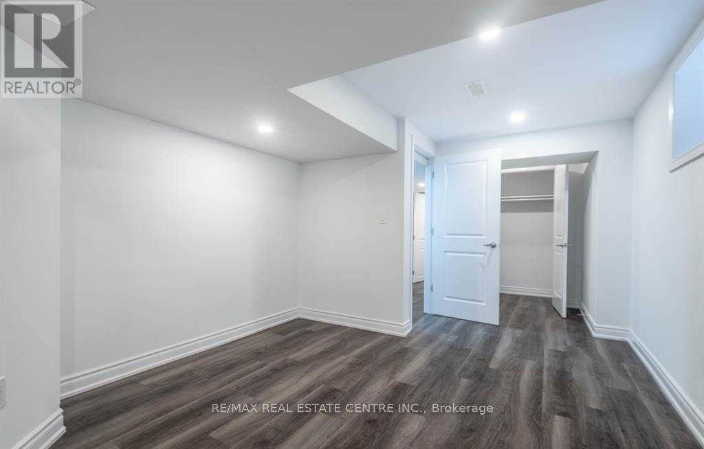 Legal Basement Unit - 1390 Conliffe Court, Mississauga, Ontario  L5C 1R3 - Photo 7 - W12650914