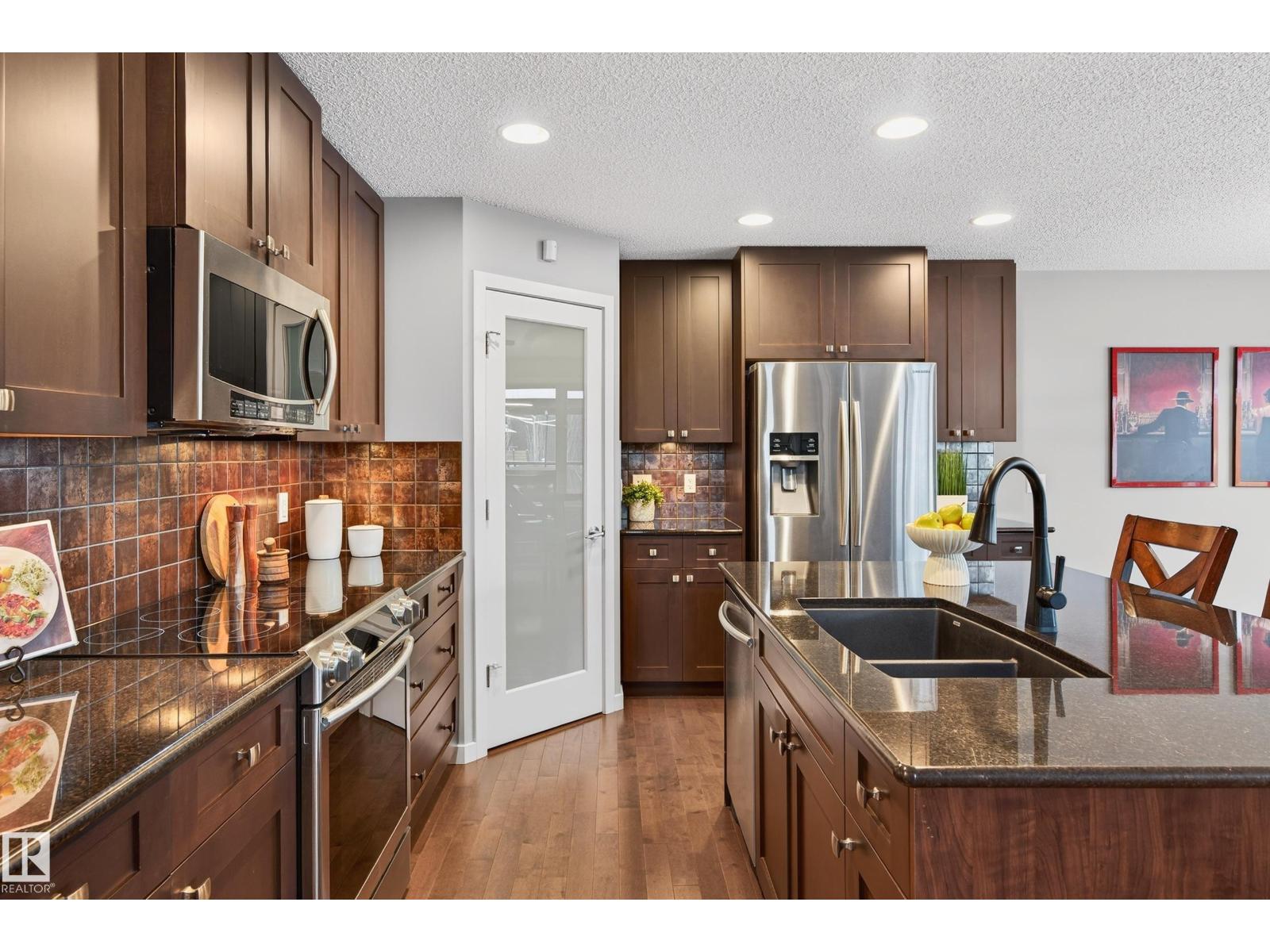 21711 85 AV NW, Edmonton, Alberta