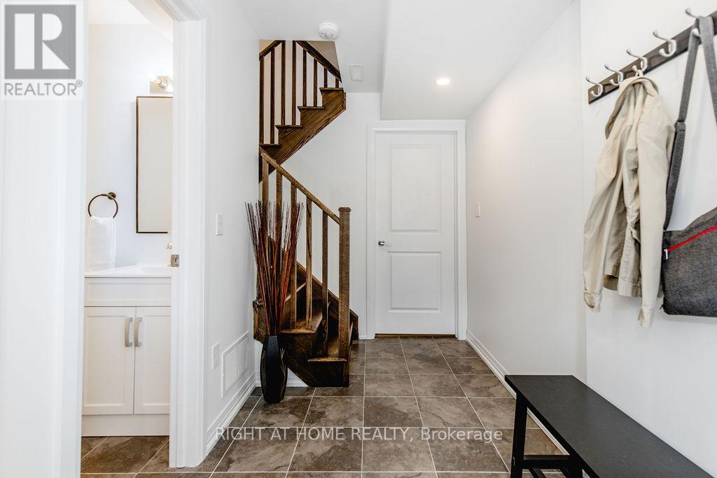 20 Andean Lane, Barrie, Ontario  L9J 0J4 - Photo 4 - S12650936