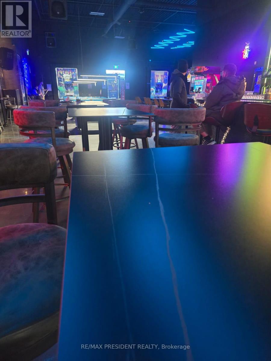 C - 1331 Crestlawn Drive, Mississauga, Ontario  L4W 2P9 - Photo 2 - W12650964