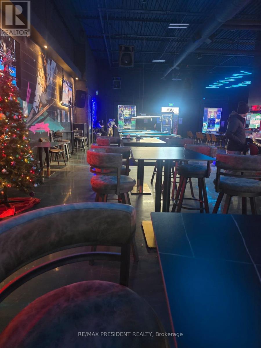 C - 1331 Crestlawn Drive, Mississauga, Ontario  L4W 2P9 - Photo 3 - W12650964