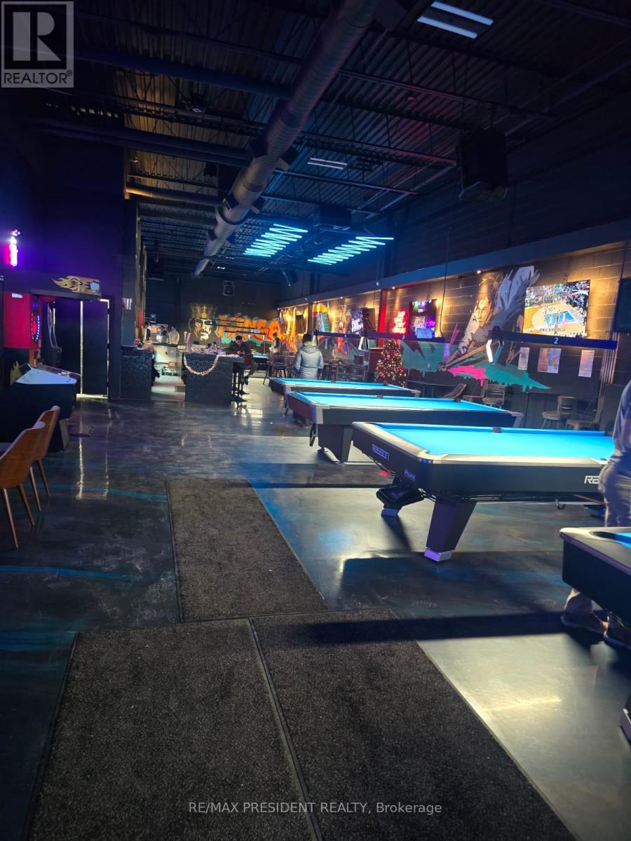 C - 1331 Crestlawn Drive, Mississauga, Ontario  L4W 2P9 - Photo 5 - W12650964