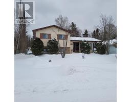 35 Bastedo Cres, Marathon, Ontario