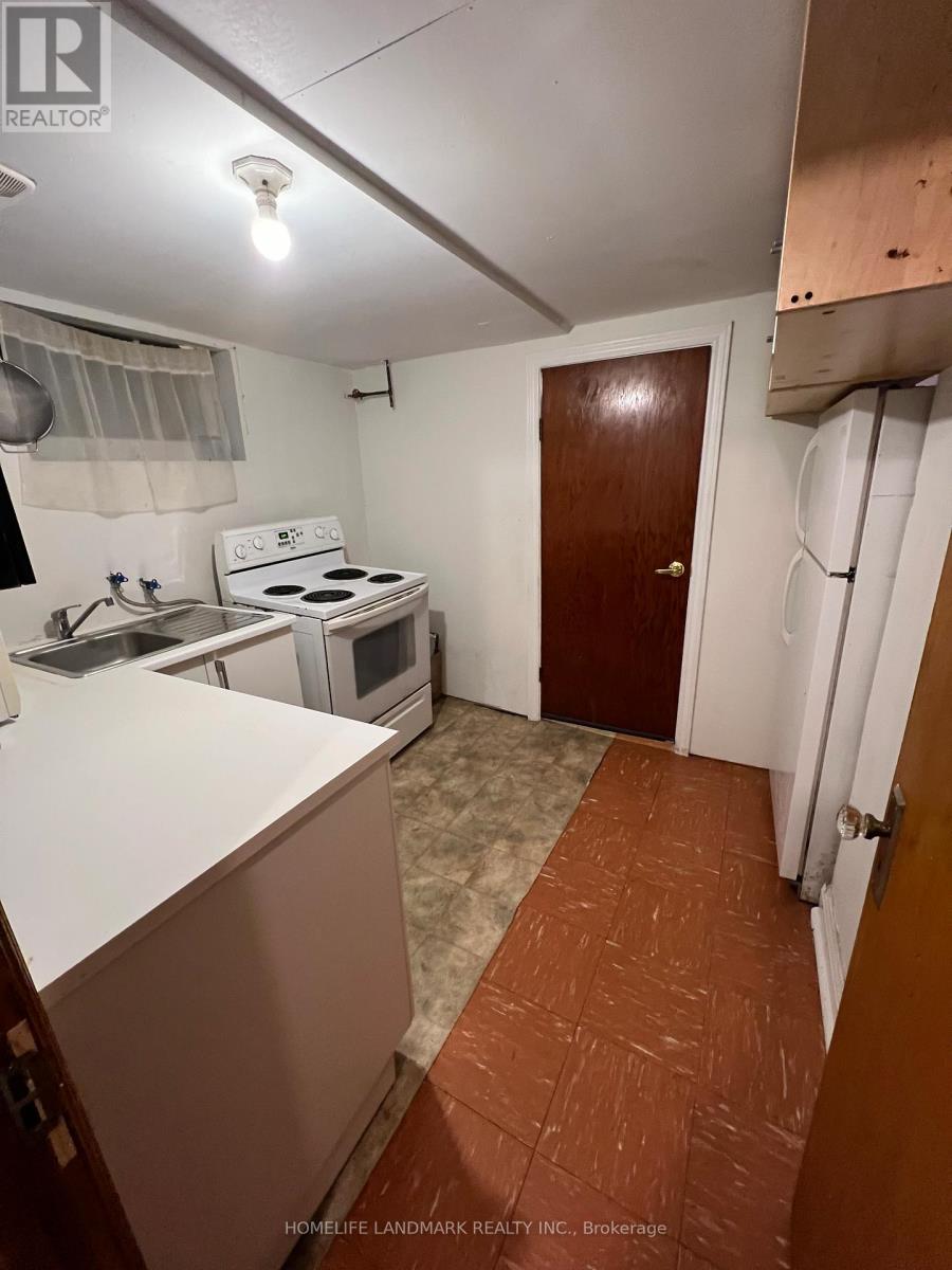 (Bsmt) - 11 Hutton Avenue, Toronto, Ontario  M4C 3L2 - Photo 9 - E12650980