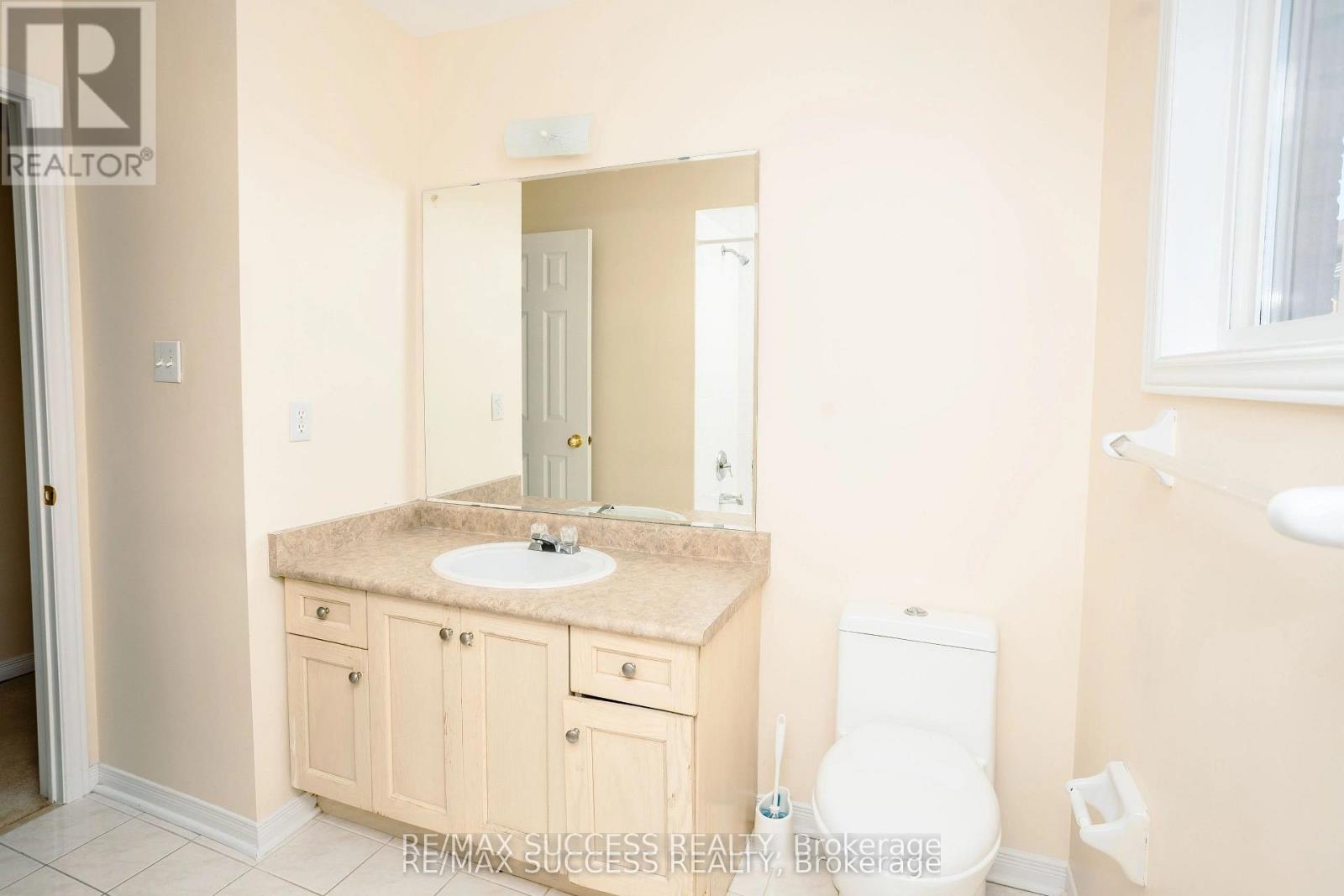 384 Flagstone Way W, Newmarket, Ontario  L3X 2R3 - Photo 7 - N12650976