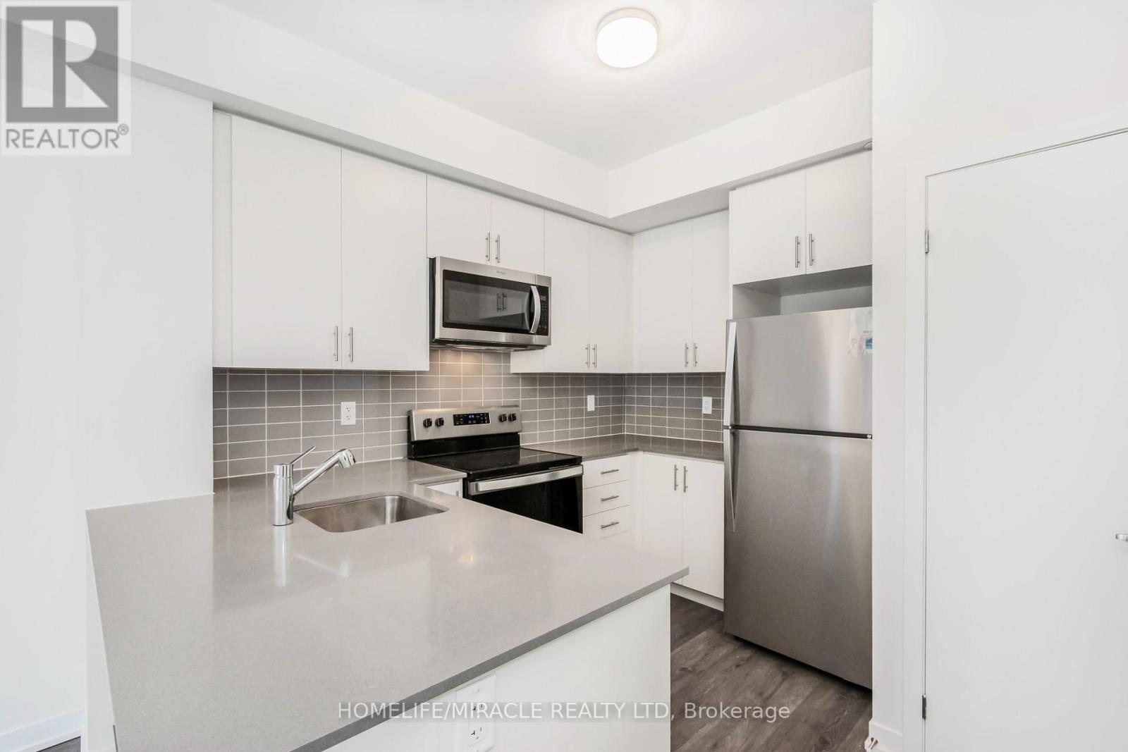 16 - 3415 Ridgeway Drive, Mississauga, Ontario  L5L 0B9 - Photo 6 - W12650984