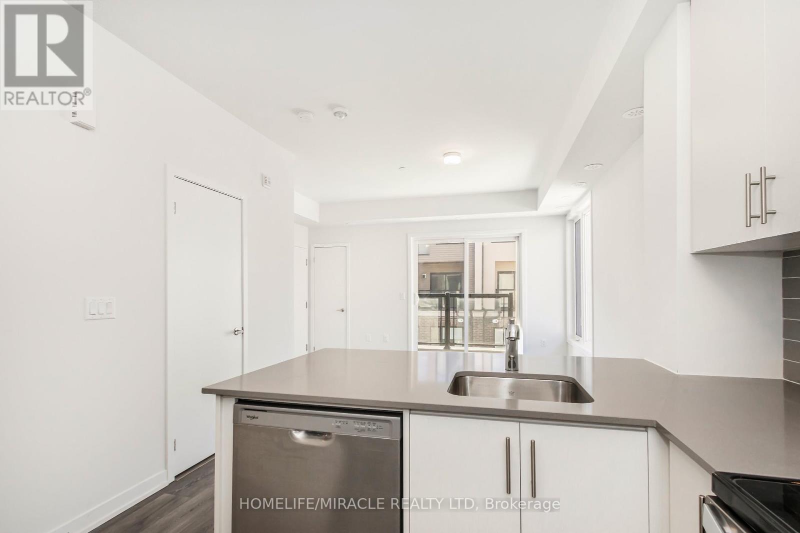 16 - 3415 Ridgeway Drive, Mississauga, Ontario  L5L 0B9 - Photo 7 - W12650984