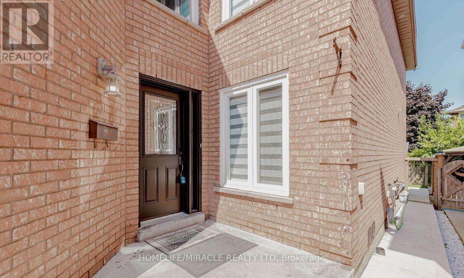 Upper - 44 Leatherhead Court, Brampton, Ontario  L6S 5E8 - Photo 2 - W12650994