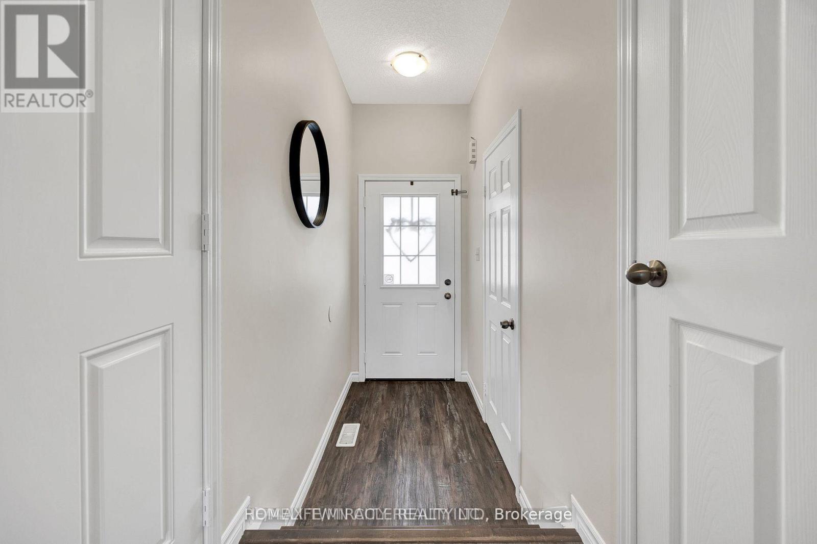 252 Countrystone Crescent, Kitchener, Ontario  N2N 3S2 - Photo 3 - X12650996