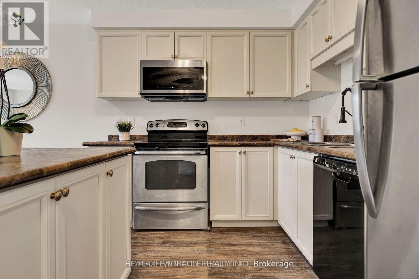 252 Countrystone Crescent, Kitchener, Ontario  N2N 3S2 - Photo 5 - X12650996