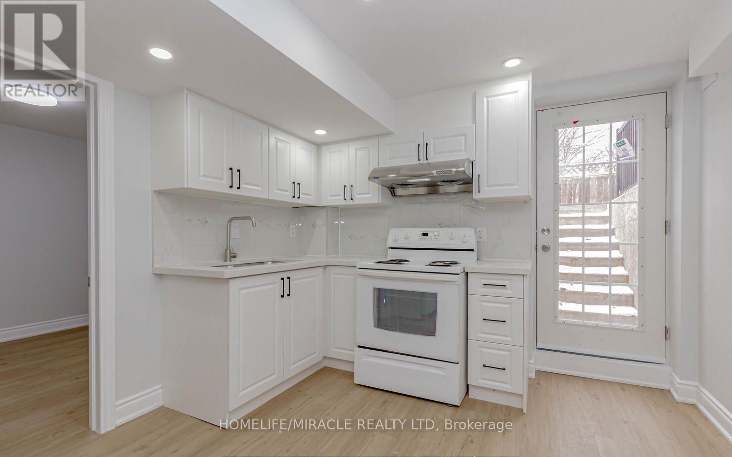 Lower - 44 Leatherhead Court, Brampton, Ontario  L6S 5E8 - Photo 3 - W12650998