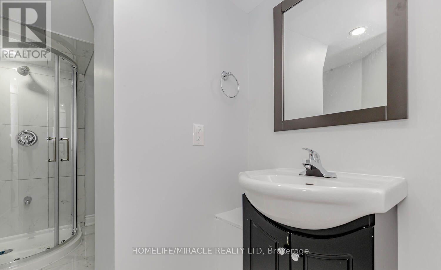 Lower - 44 Leatherhead Court, Brampton, Ontario  L6S 5E8 - Photo 32 - W12650998