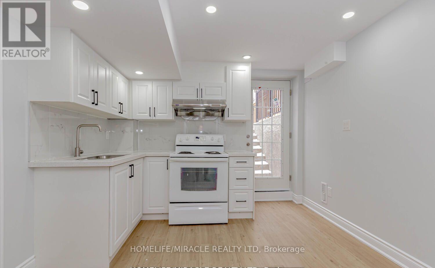 Lower - 44 Leatherhead Court, Brampton, Ontario  L6S 5E8 - Photo 4 - W12650998