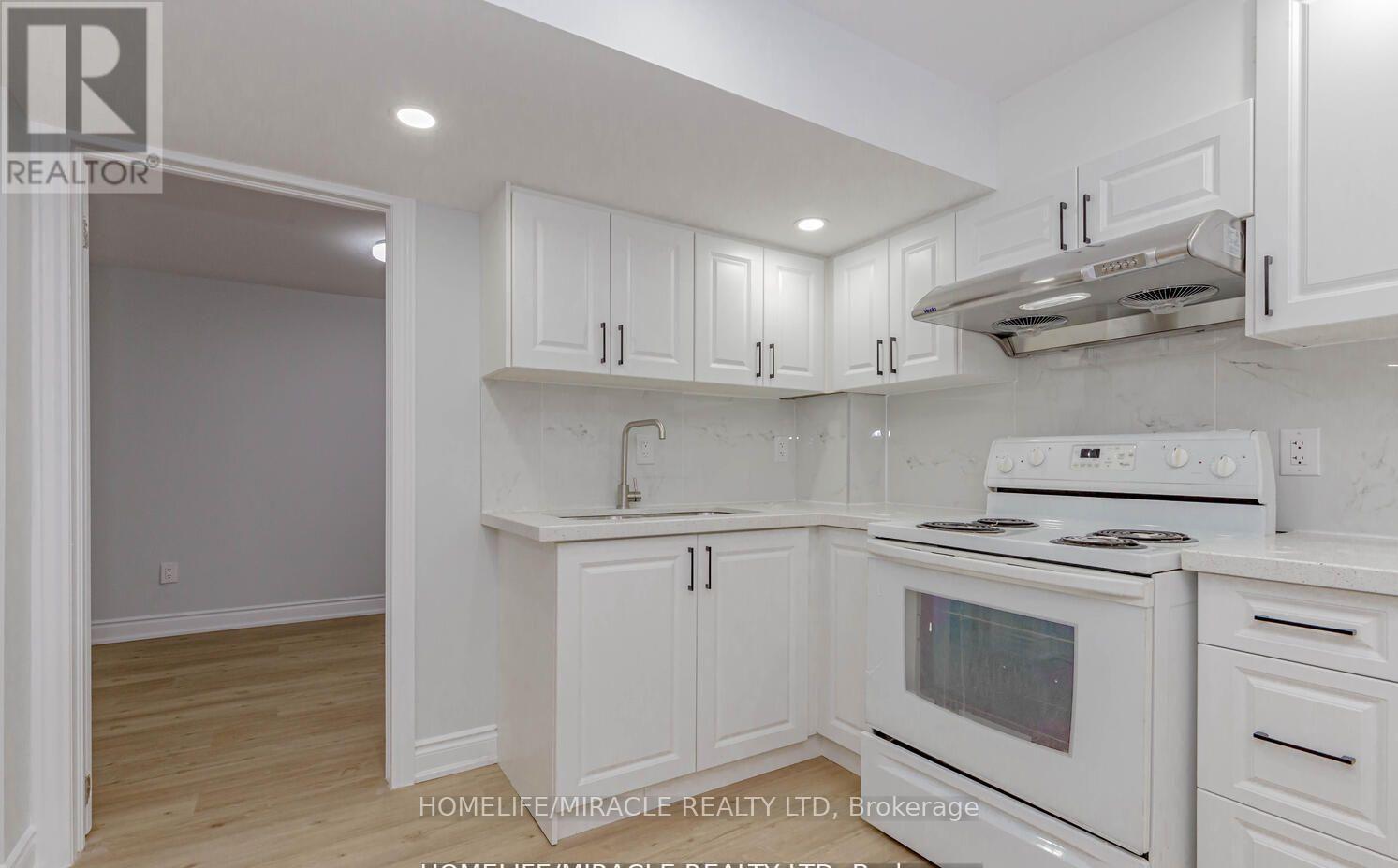 Lower - 44 Leatherhead Court, Brampton, Ontario  L6S 5E8 - Photo 5 - W12650998