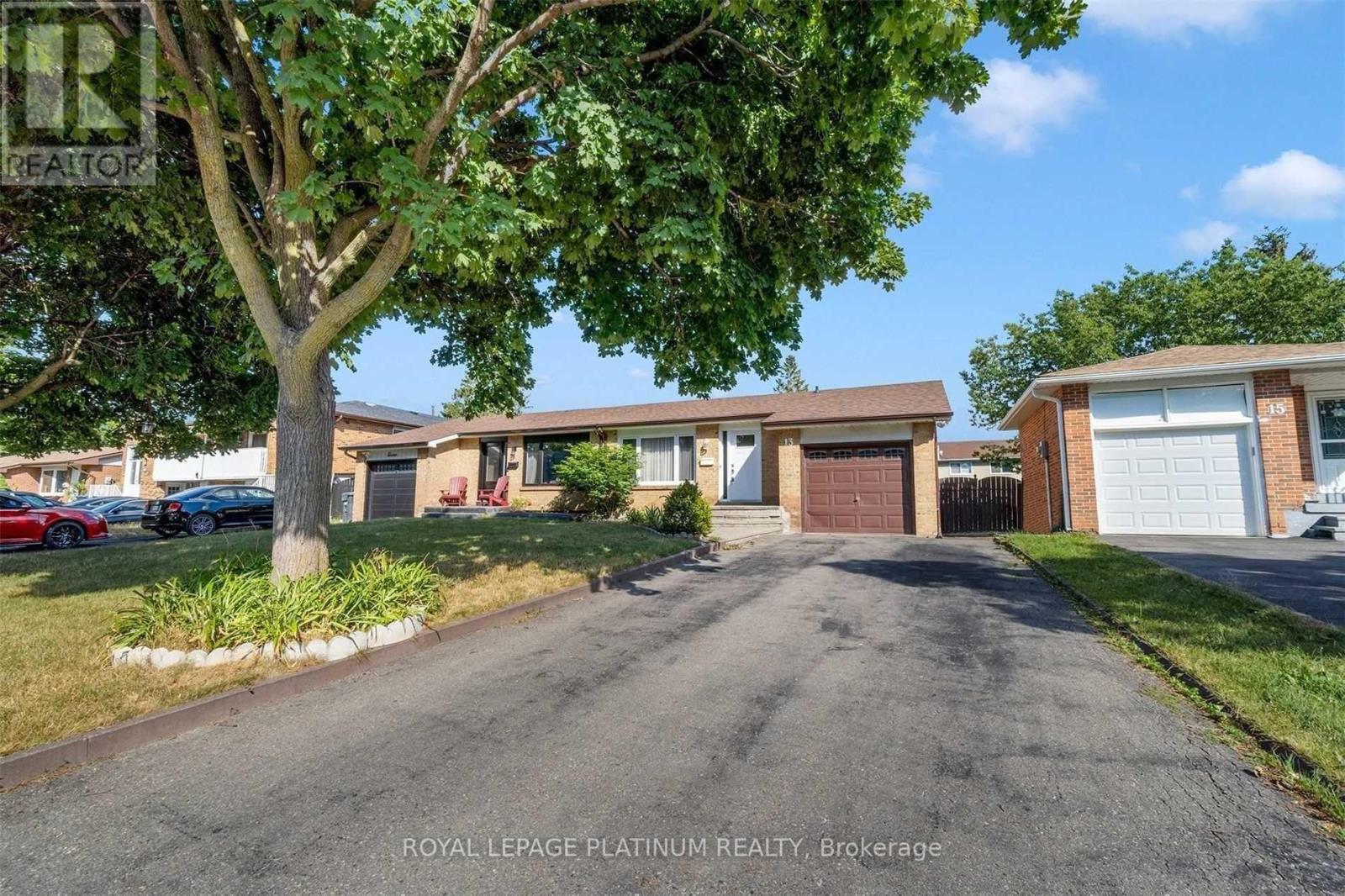13 MANITOU CRESCENT, Brampton, Ontario