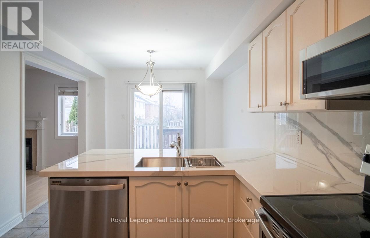 2382 Sequoia Way, Oakville, Ontario  L6M 4V5 - Photo 15 - W12651028