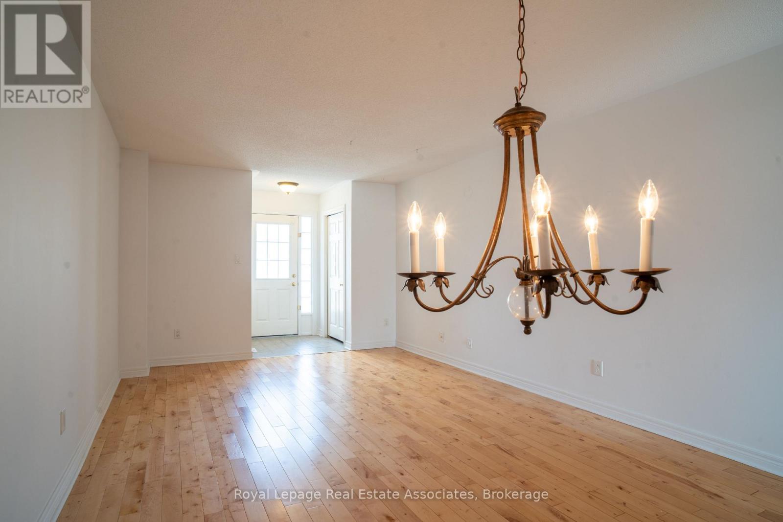 2382 Sequoia Way, Oakville, Ontario  L6M 4V5 - Photo 4 - W12651028