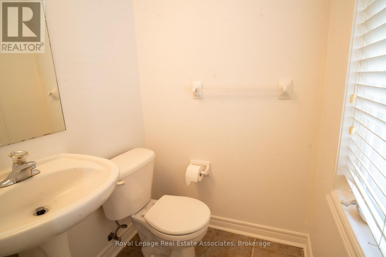 2382 Sequoia Way, Oakville, Ontario  L6M 4V5 - Photo 5 - W12651028