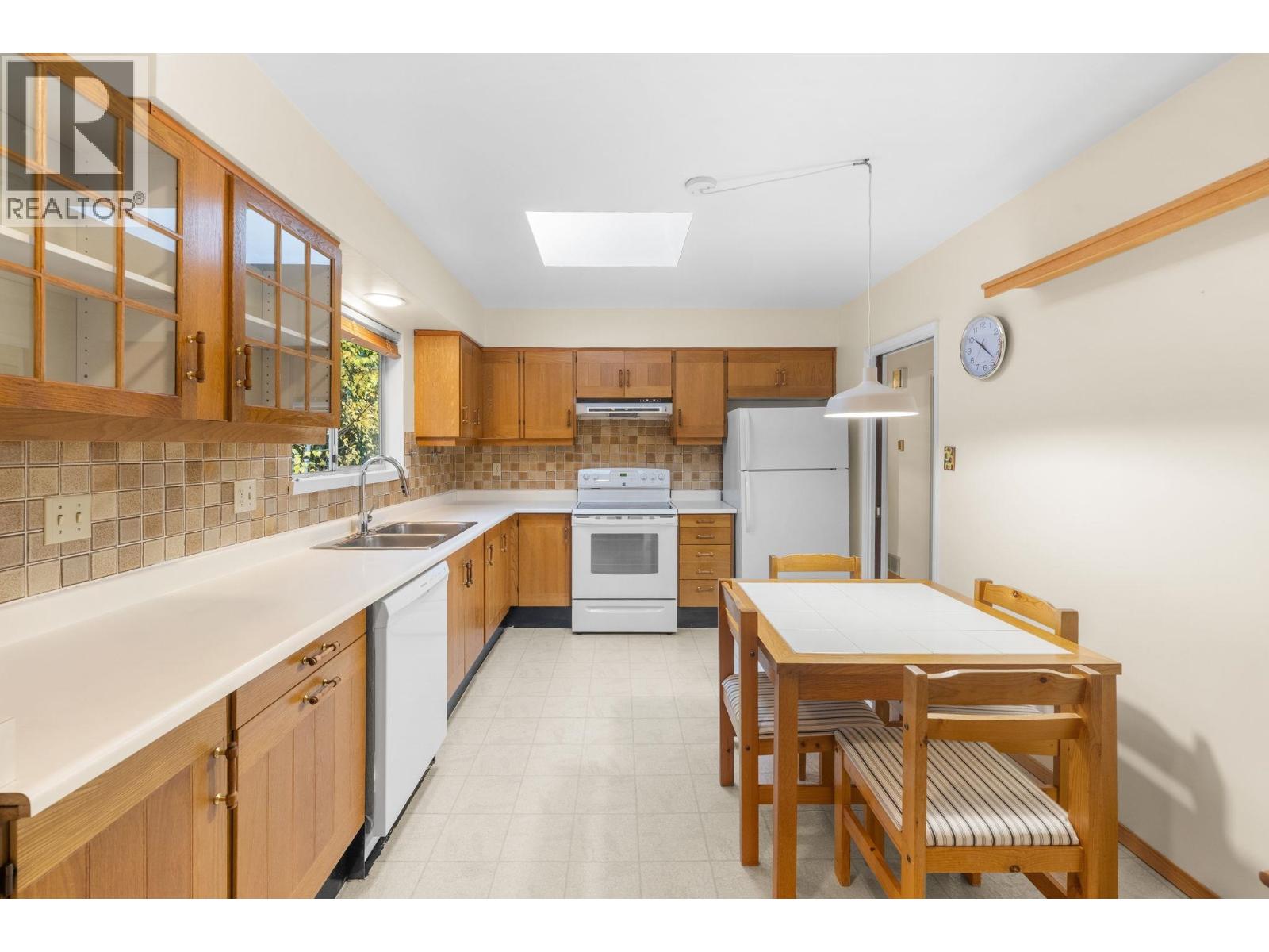 2086 Tompkins Crescent, North Vancouver, British Columbia  V7H 2C8 - Photo 10 - R3071069