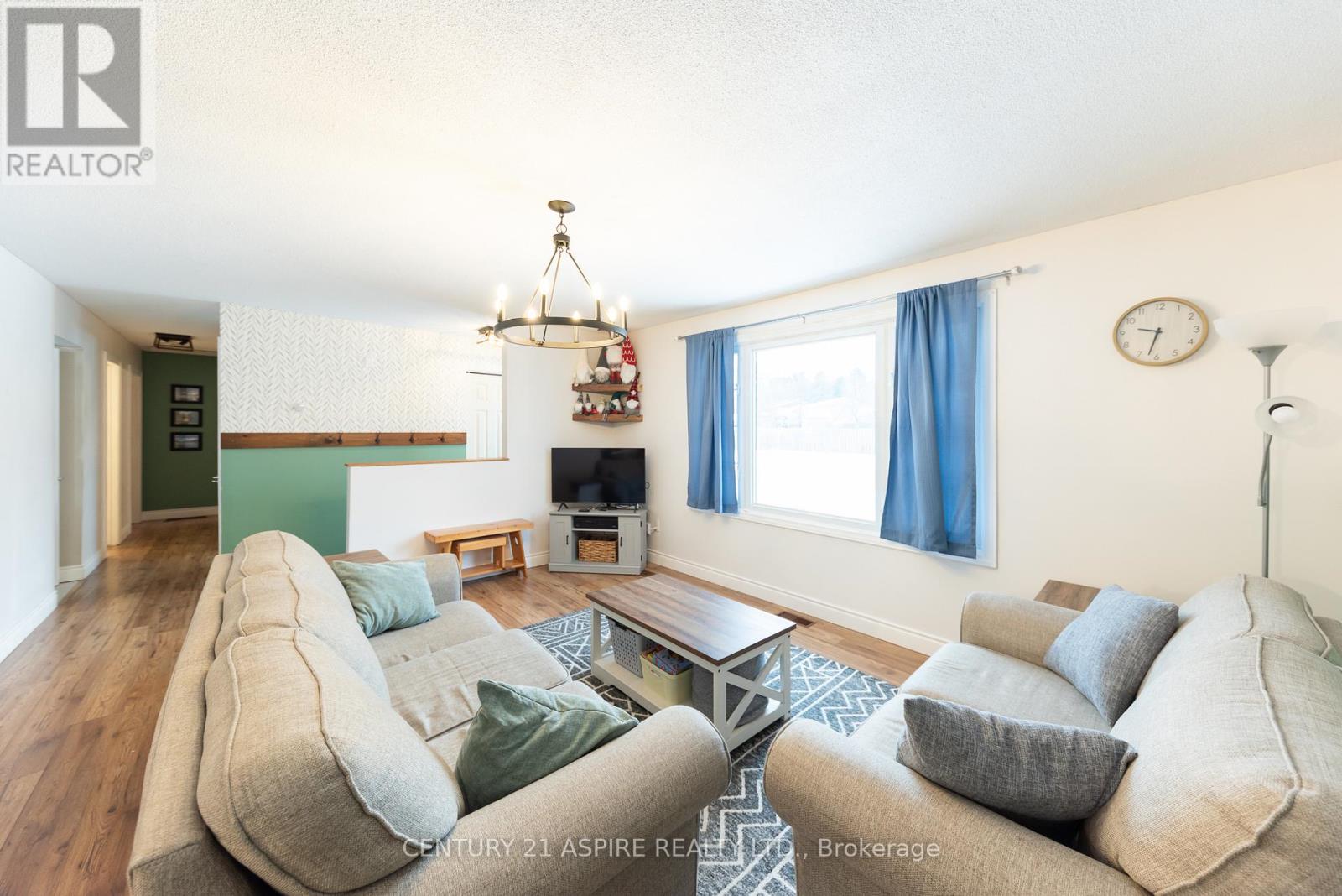 4 James Street, Petawawa, Ontario  K8H 3B5 - Photo 12 - X12606142