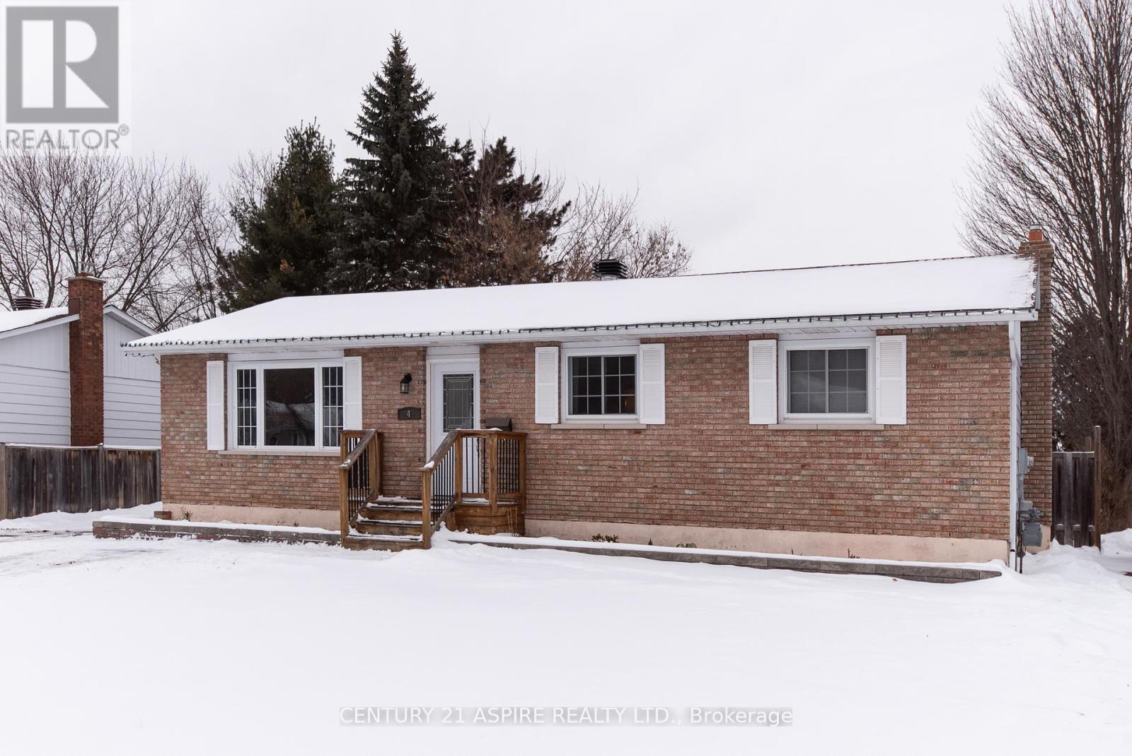 4 James Street, Petawawa, Ontario  K8H 3B5 - Photo 2 - X12606142