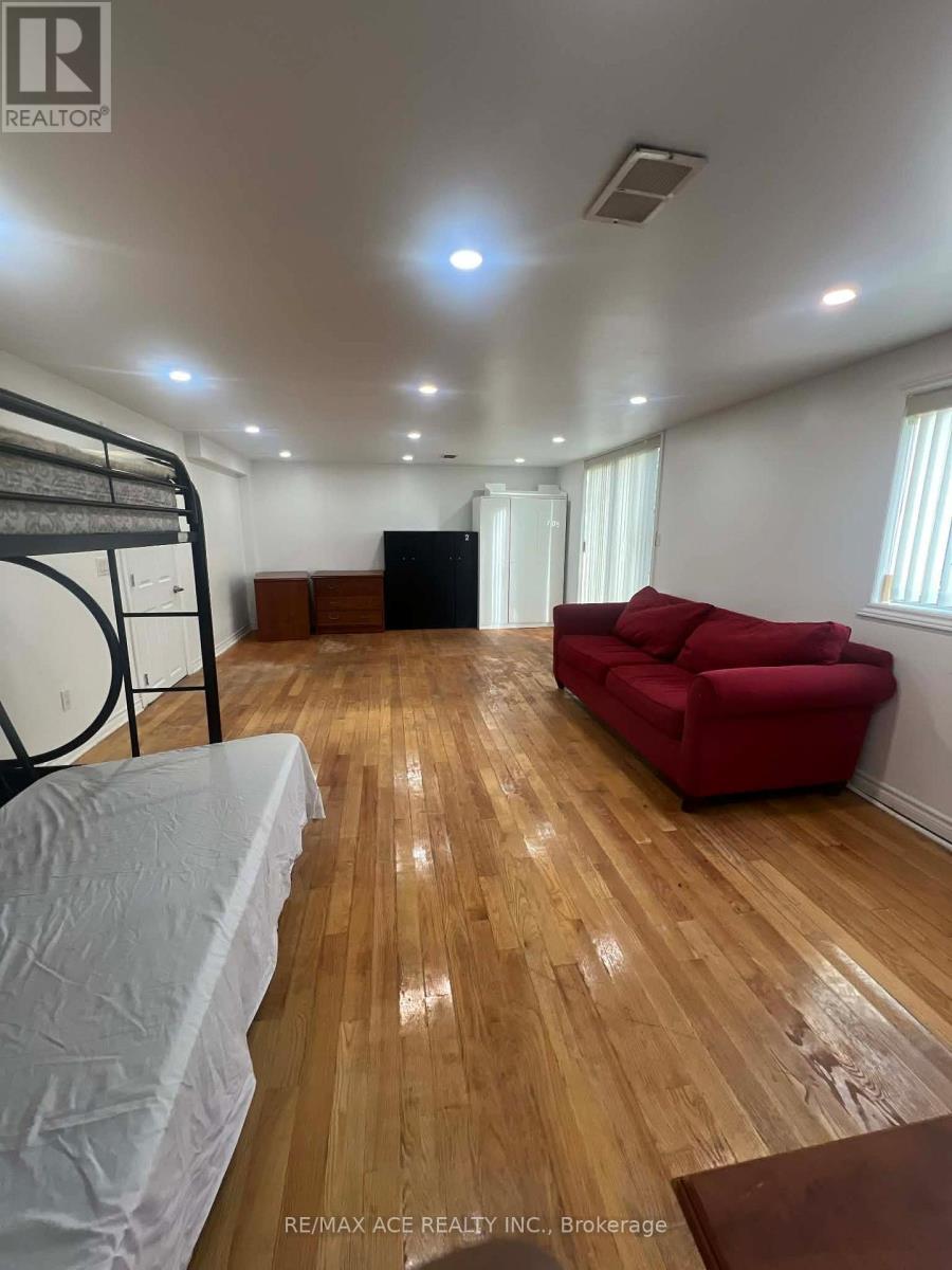 Bsmt - 3715 St Clair Avenue E, Toronto, Ontario  M1M 1T5 - Photo 6 - E12651054