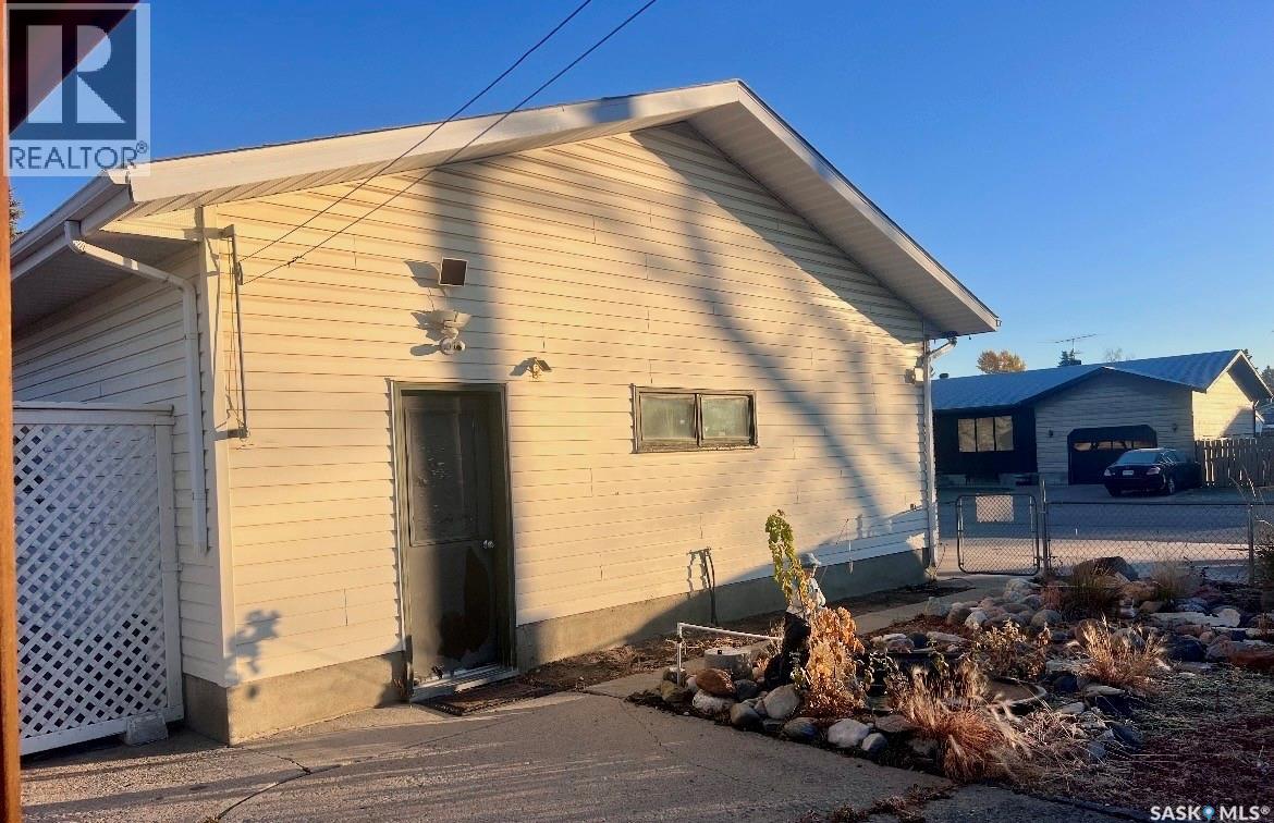 700 9th Avenue W, Nipawin, Saskatchewan  S0E 1E0 - Photo 38 - SK025908