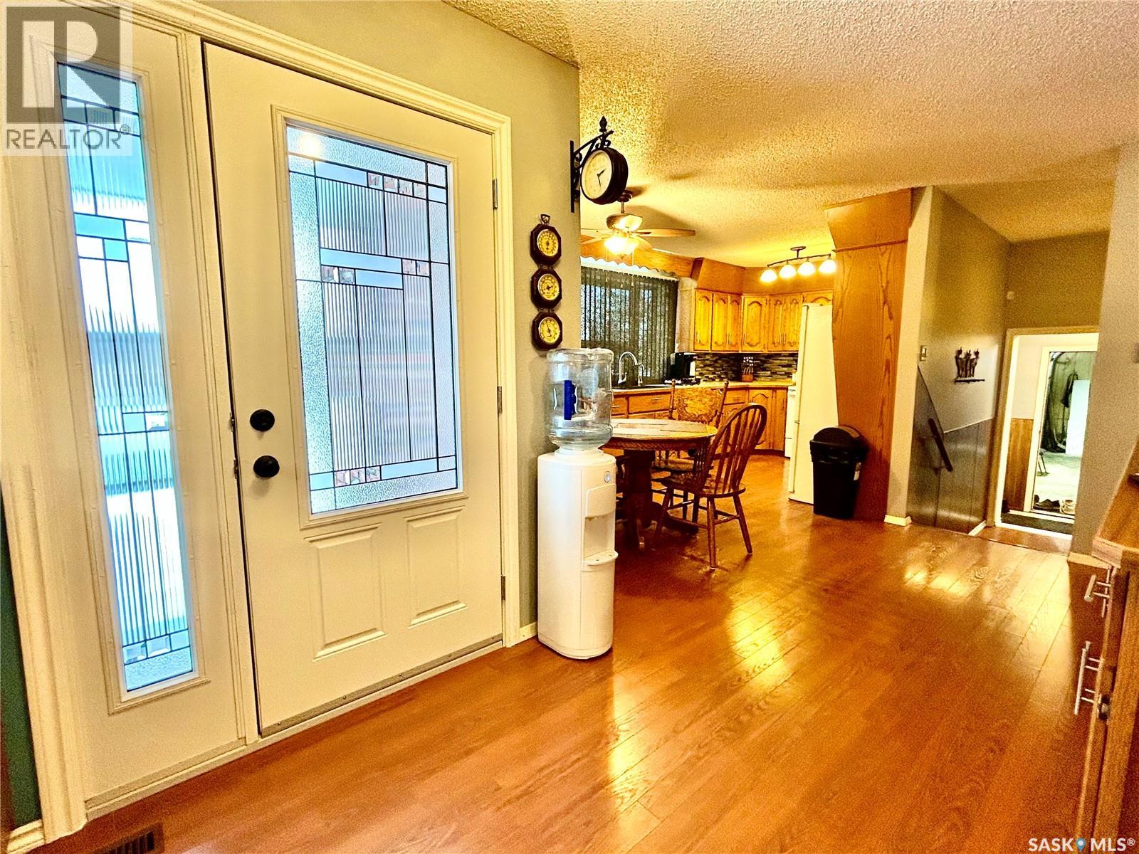 700 9th Avenue W, Nipawin, Saskatchewan  S0E 1E0 - Photo 4 - SK025908