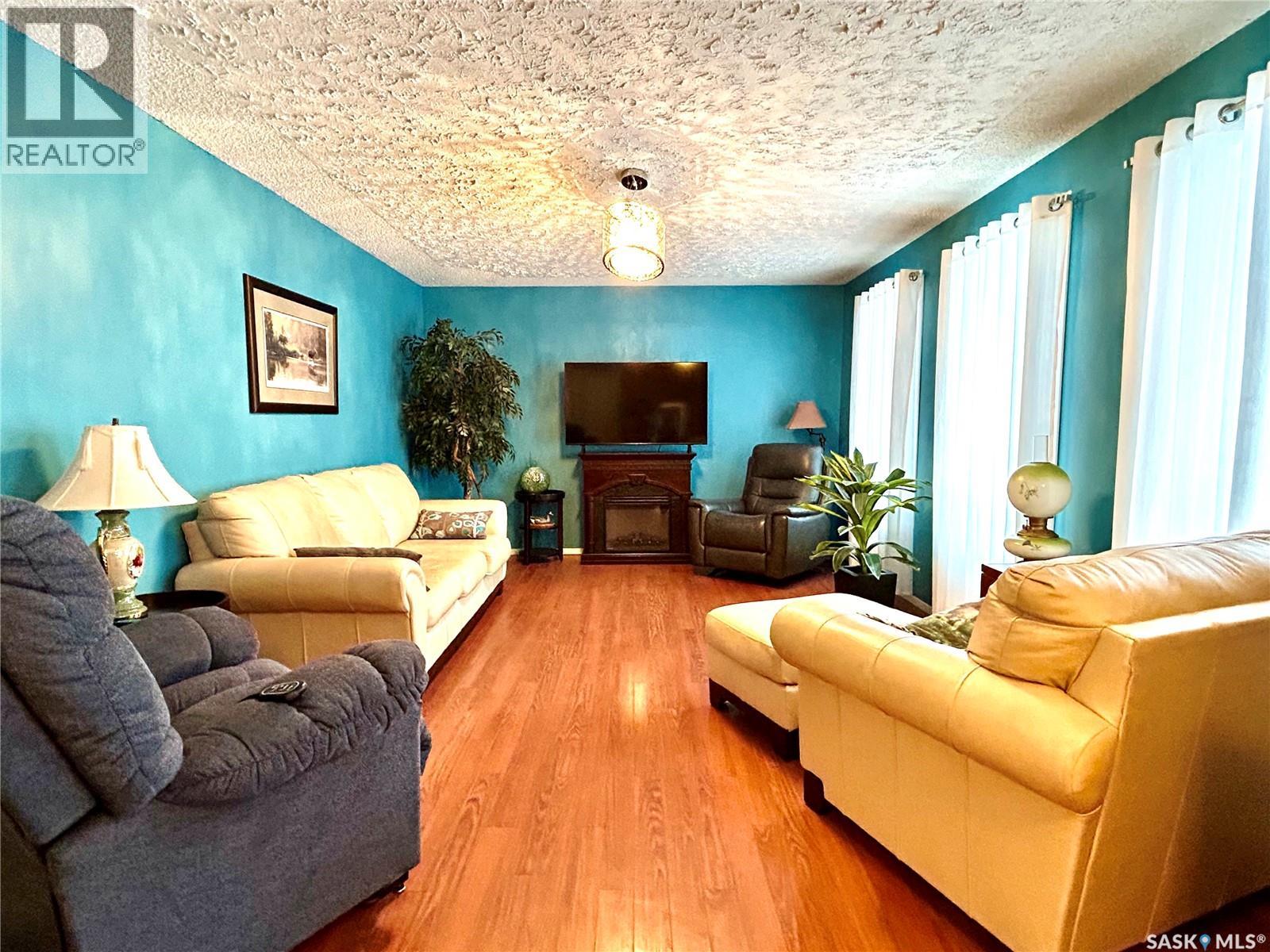 700 9th Avenue W, Nipawin, Saskatchewan  S0E 1E0 - Photo 5 - SK025908