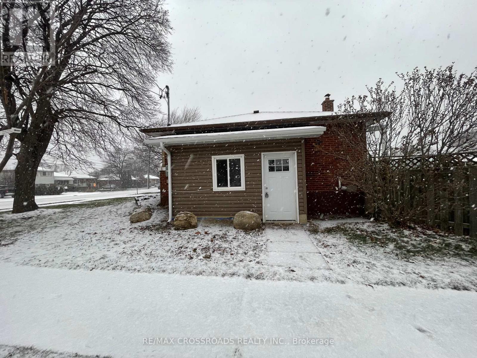 LOWER - 493 UPPER GAGE AVENUE, Hamilton, Ontario