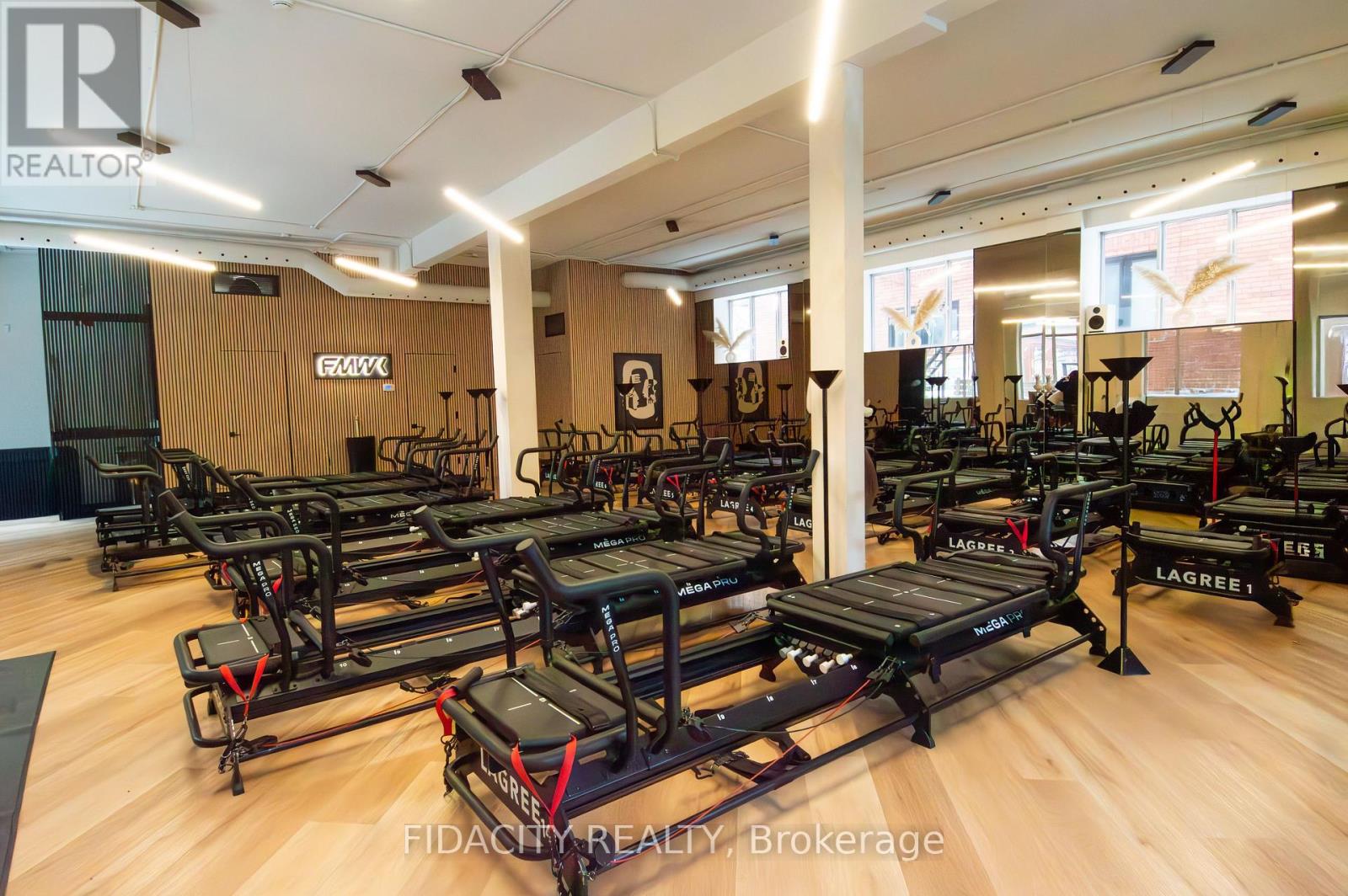 99 Fourth Avenue, Ottawa, Ontario  K1S 2L1 - Photo 3 - X12651076