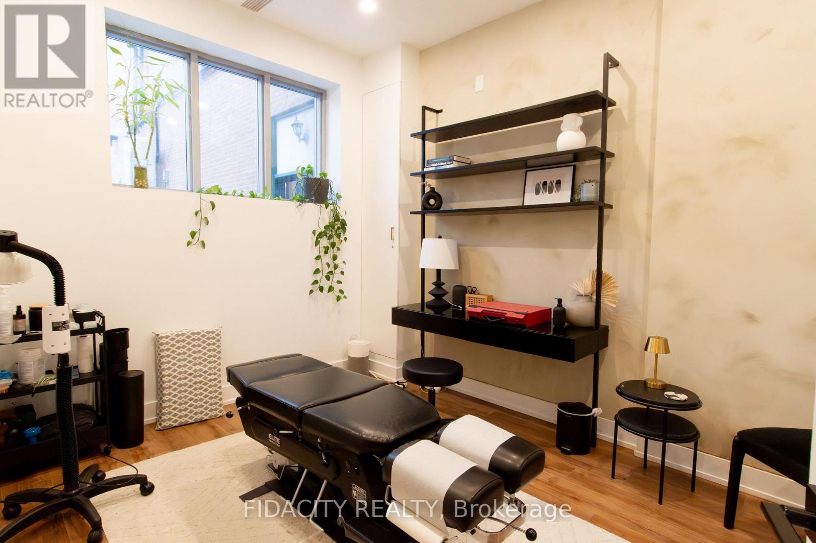 99 Fourth Avenue, Ottawa, Ontario  K1S 2L1 - Photo 5 - X12651076