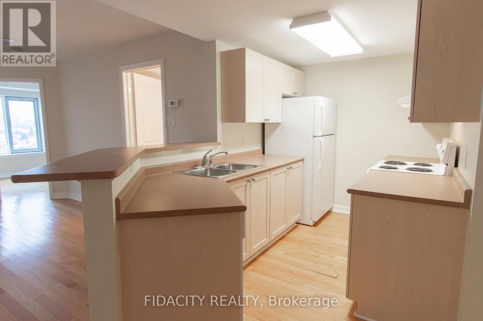 6e - 310 Central Park Drive, Ottawa, Ontario  K2C 4G4 - Photo 4 - X12651080