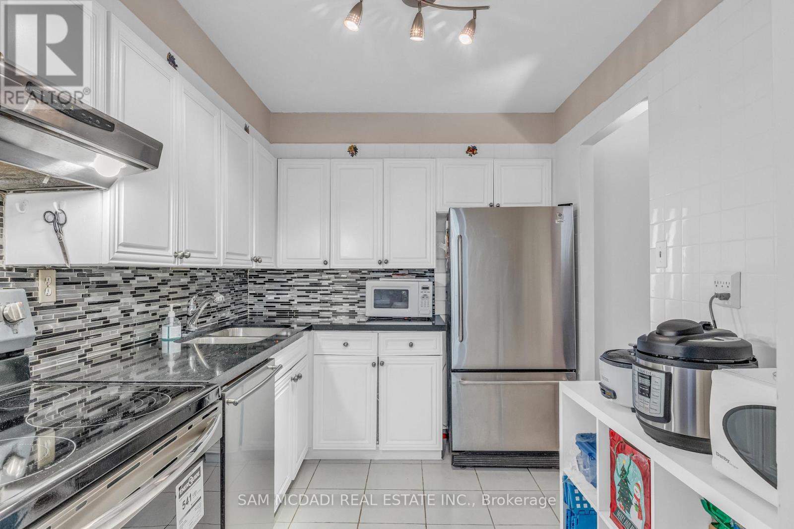 605 - 3590 Kaneff Crescent, Mississauga, Ontario  K5A 3X3 - Photo 9 - W12651086