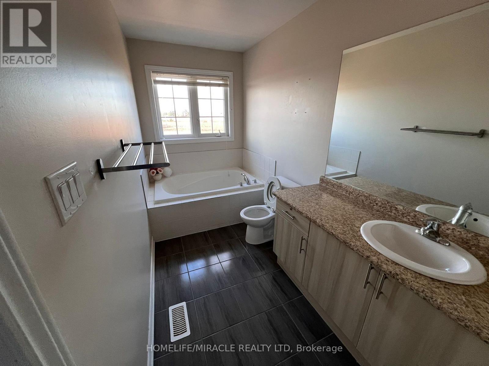 54 Agava Street, Brampton, Ontario  L7A 4S4 - Photo 9 - W12526352