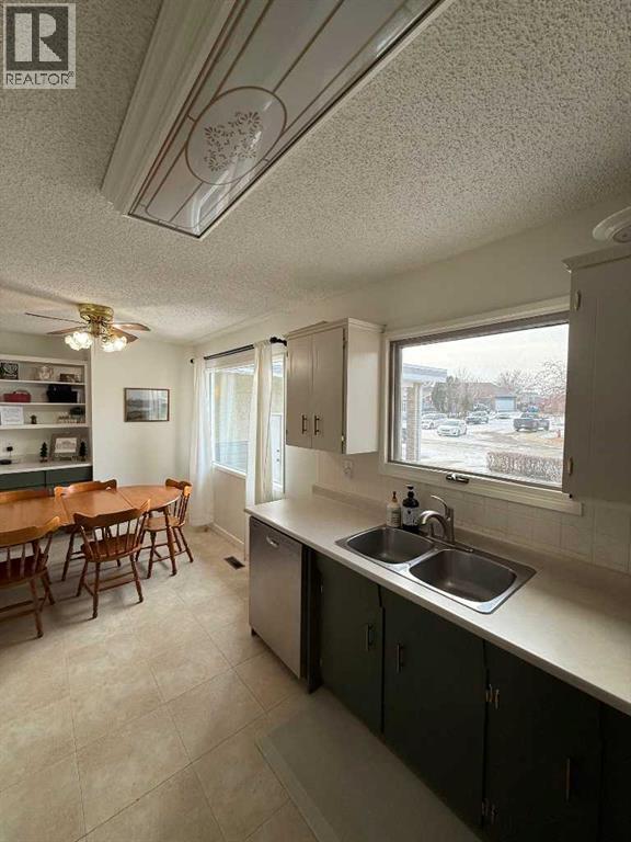 67 Oxford Road W, Lethbridge, Alberta  T1K 4V6 - Photo 8 - A2276134