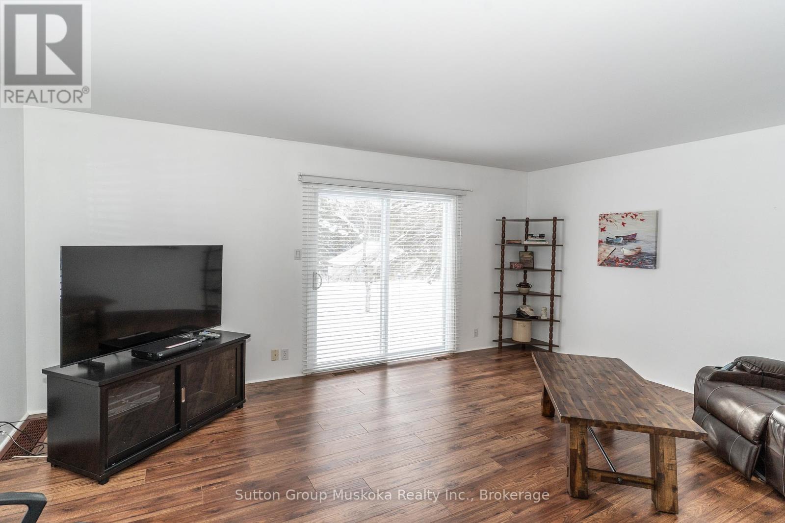 64 Spruce Drive, Huntsville, Ontario  P0B 1L0 - Photo 11 - X12614814