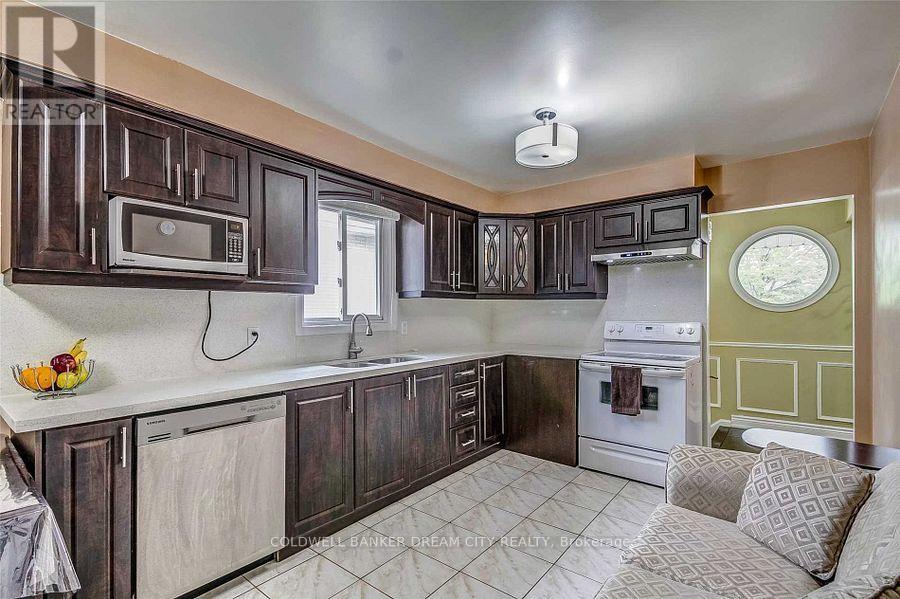 Upper Unit - 338 Royal Salisbury Way, Brampton, Ontario  L6V 3G5 - Photo 2 - W12651118