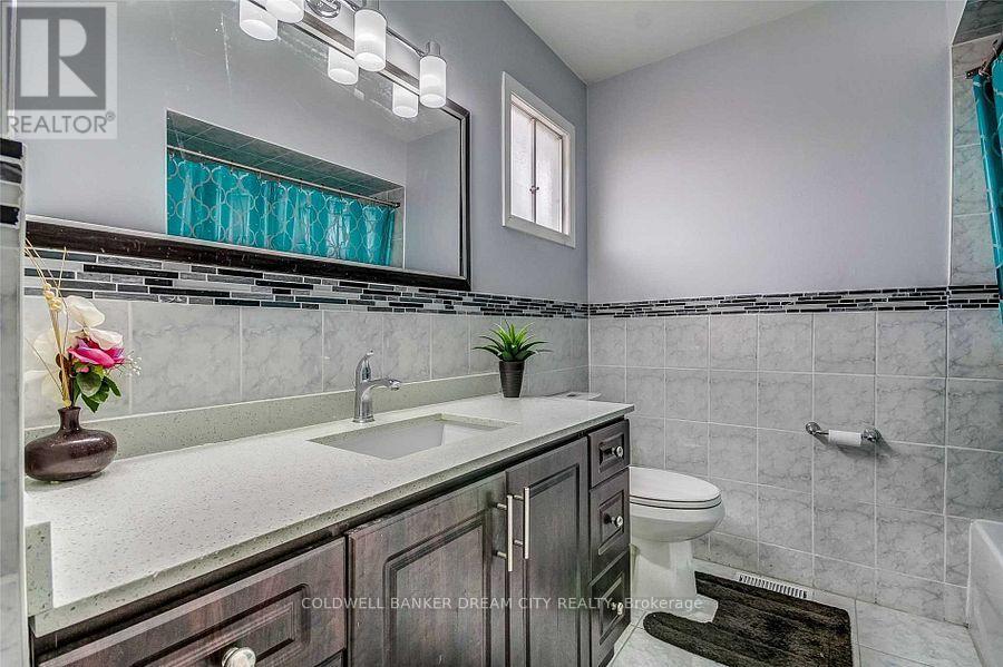 Upper Unit - 338 Royal Salisbury Way, Brampton, Ontario  L6V 3G5 - Photo 7 - W12651118