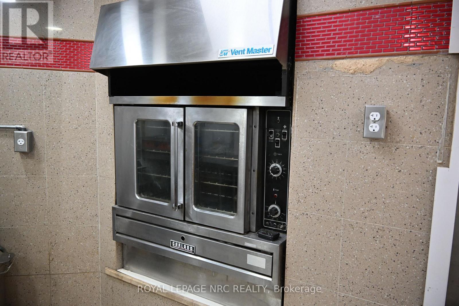 101 - 50 Lakeport Road, St. Catharines, Ontario  L2N 4P7 - Photo 10 - X12651126