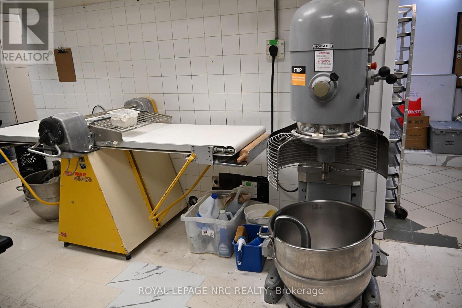 101 - 50 Lakeport Road, St. Catharines, Ontario  L2N 4P7 - Photo 11 - X12651126