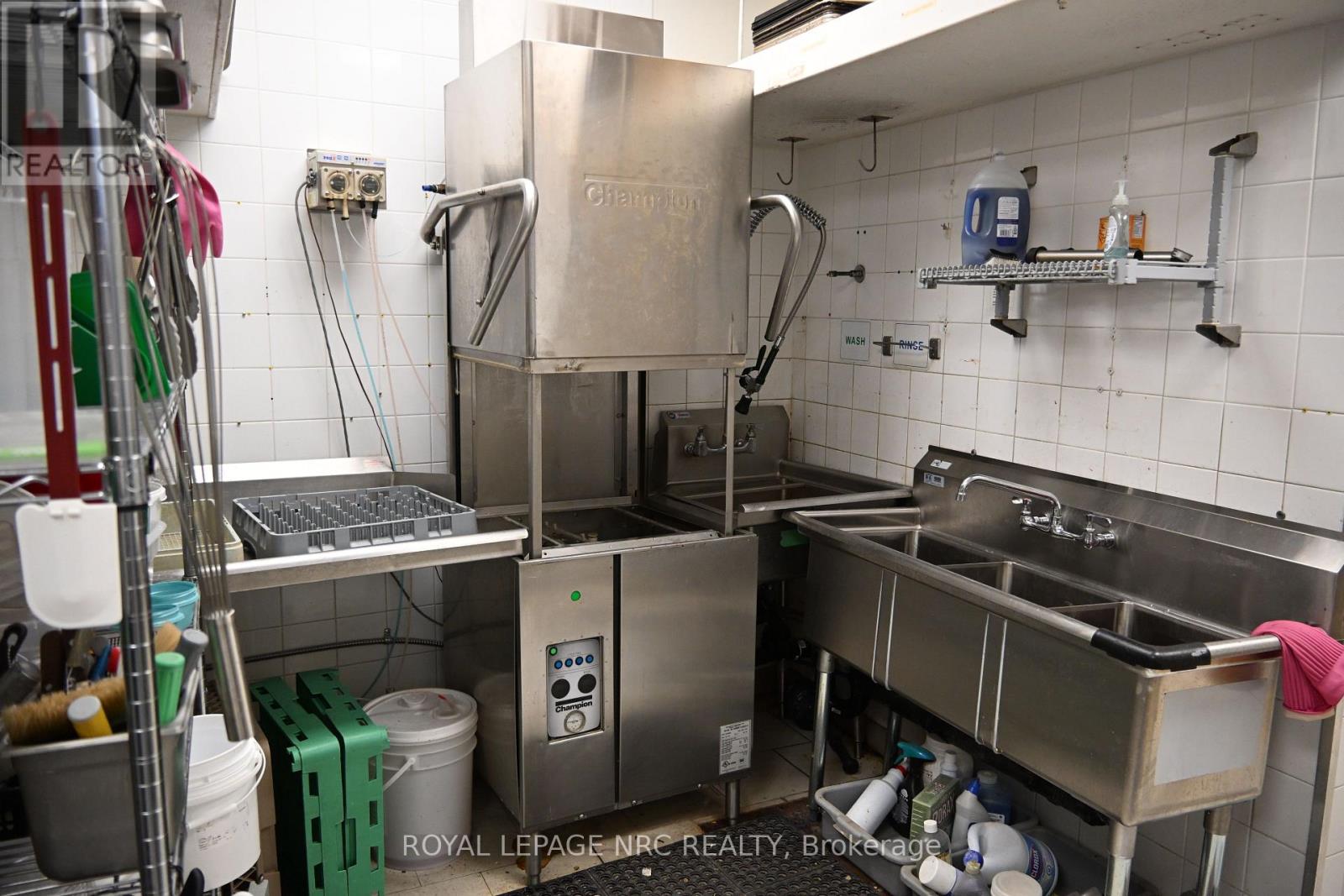 101 - 50 Lakeport Road, St. Catharines, Ontario  L2N 4P7 - Photo 12 - X12651126