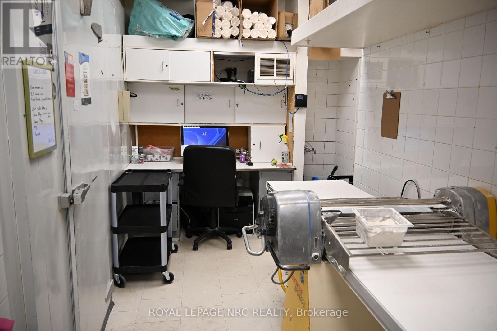 101 - 50 Lakeport Road, St. Catharines, Ontario  L2N 4P7 - Photo 13 - X12651126