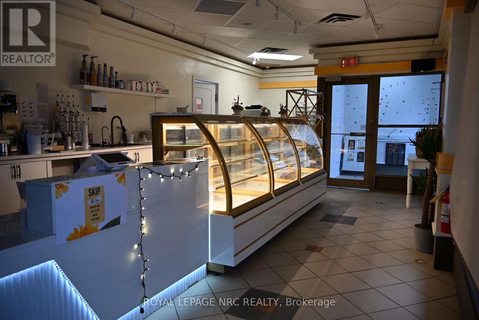 101 - 50 Lakeport Road, St. Catharines, Ontario  L2N 4P7 - Photo 3 - X12651126