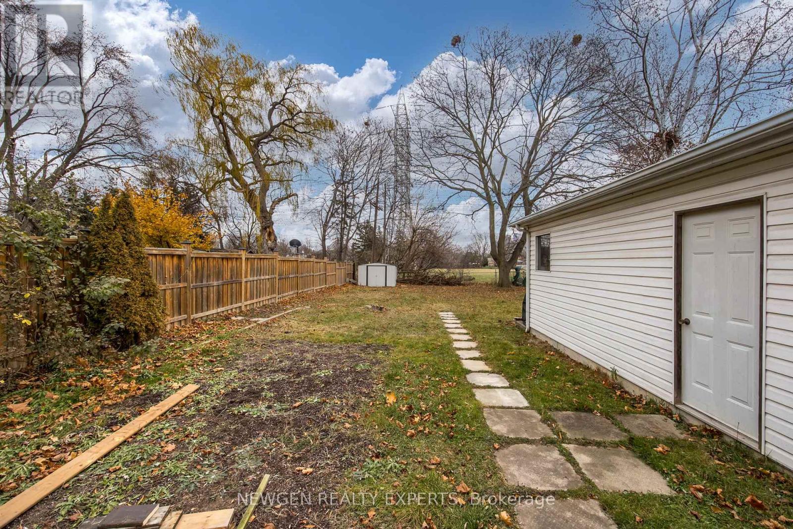 93 Ashbourne Drive, Toronto, Ontario  M9B 4H6 - Photo 11 - W12651132