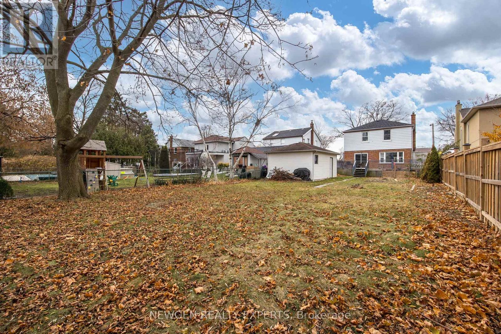 93 Ashbourne Drive, Toronto, Ontario  M9B 4H6 - Photo 12 - W12651132